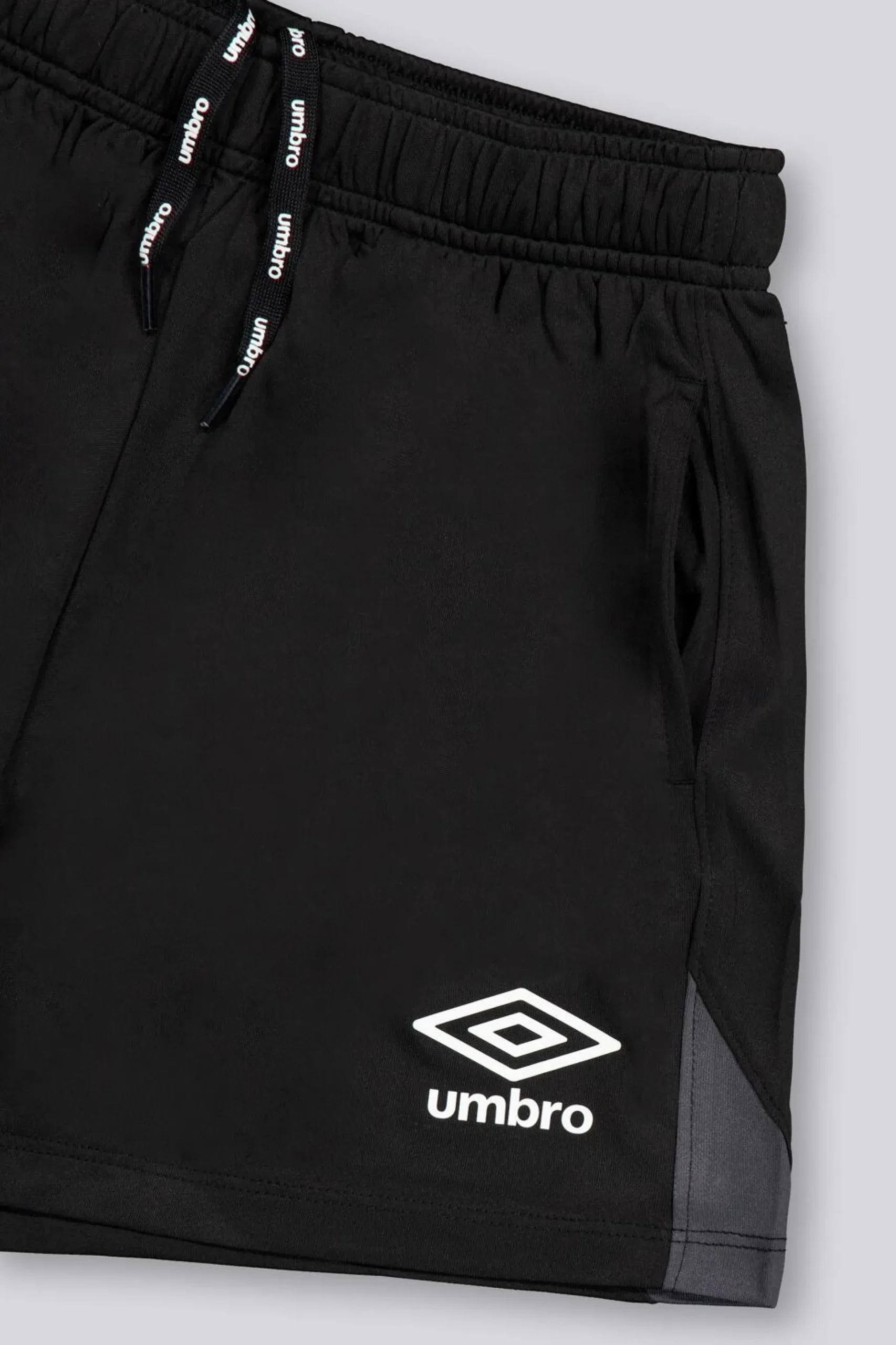 Calções Umbro Basic