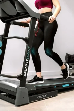 Cecotec Passadeira De Correr Dobrável Com 3 CV E 1100 W De Potência. De 1 A 17 Km/h. 12 Programas Pré-configurados. Painel De Controlo Led. Superfície De Corrida 130x44 CM Com Amortecimento. Inclinação Motorizada. Dobrável, Com Rodas De Transporte, Monitor Cardiaco, Sistema De Segurança Magnético E Suporte Para Dispositivos.