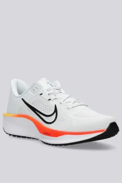 Nike Quest 6