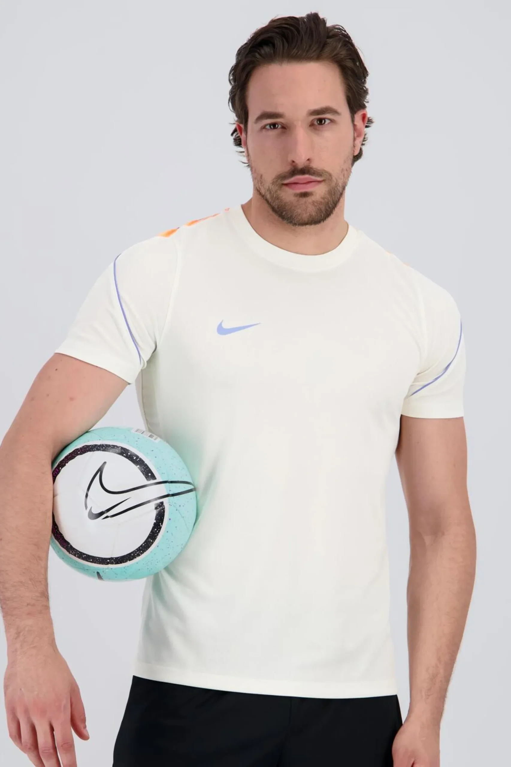 Nike Strike 26
