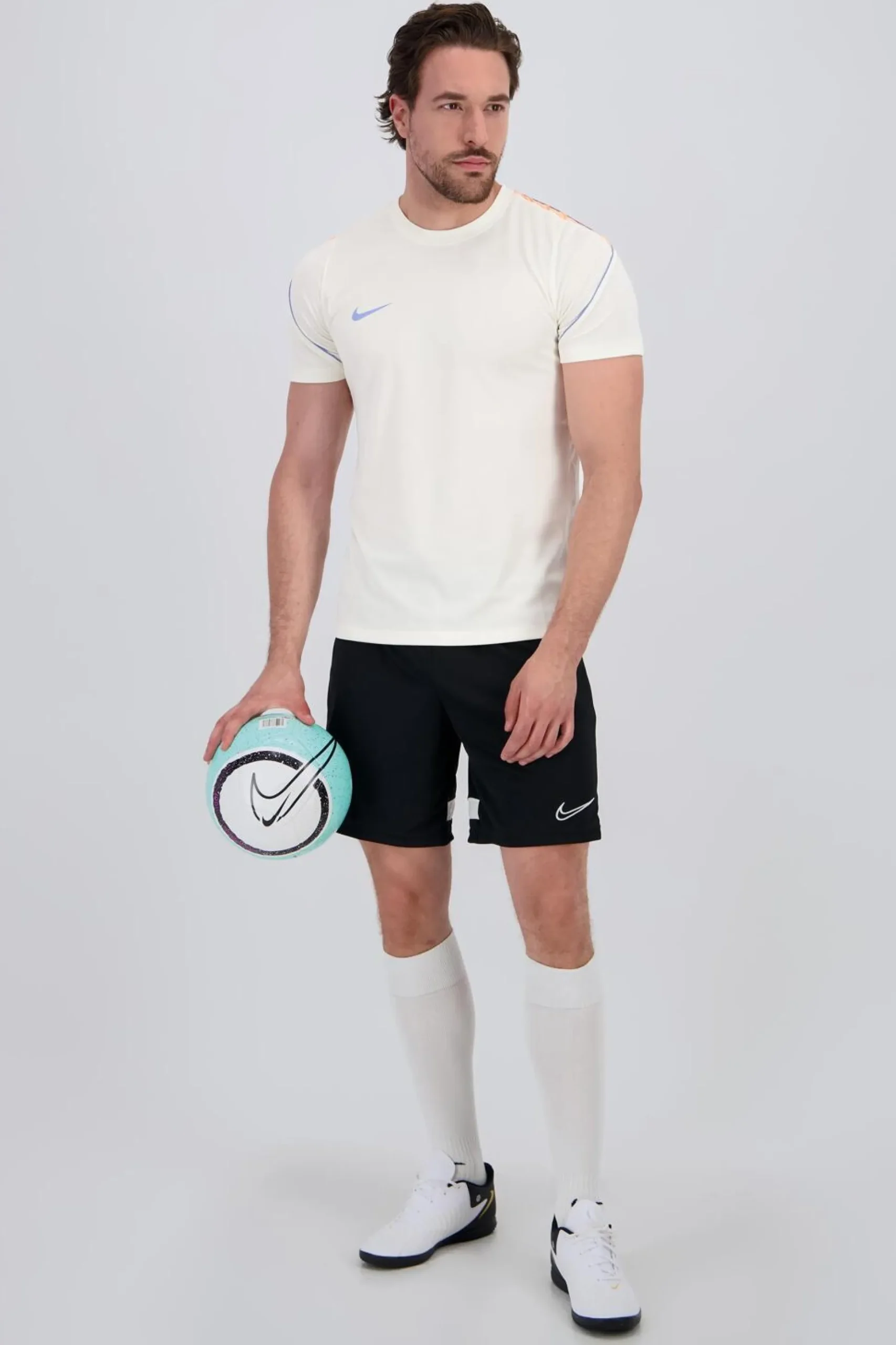 Nike Strike 26